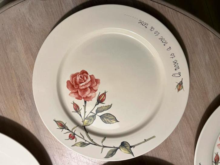 6 Jet Borden - A Rose is a Rose - 31 cm, Huis en Inrichting, Keuken | Servies, Zo goed als nieuw, Bord(en), Overige stijlen, Aardewerk
