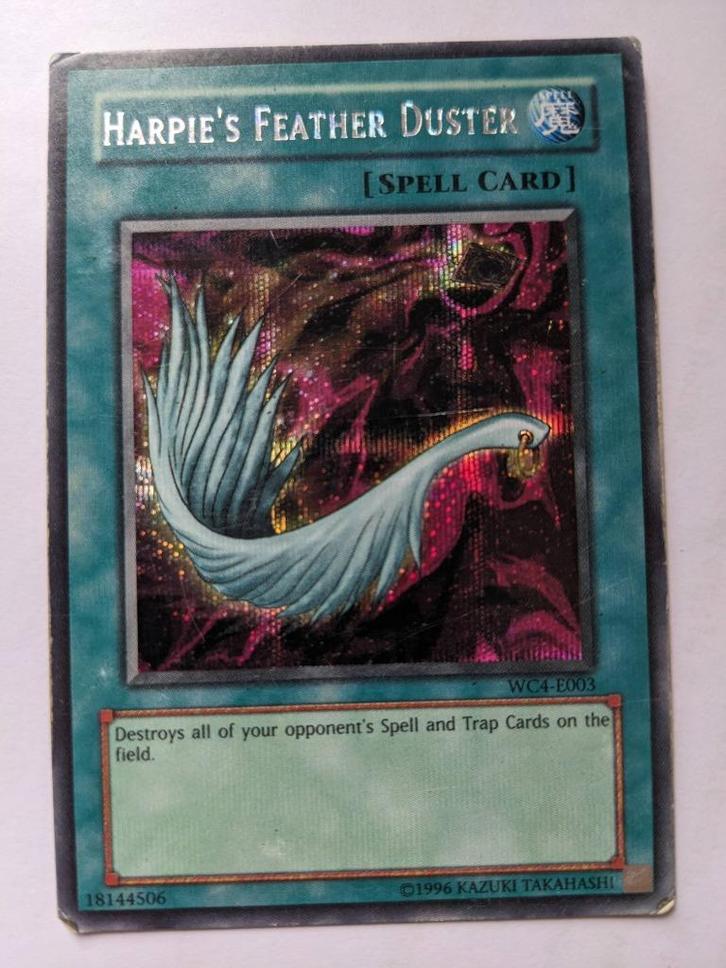Yu-Gi-Oh! Harpie’s Feather Duster WC4-003 Parallel Rare 2002, Hobby en Vrije tijd, Verzamelkaartspellen | Yu-gi-Oh!, Ophalen of Verzenden