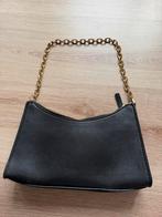 Mango (MNG) zwart schoudertasje met gouden ketting, Ophalen of Verzenden, Zo goed als nieuw, Zwart, Schoudertasje