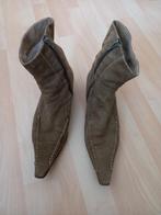 Lichtgroene halfhoge spitse suede ritslaarzen maat 40, Lage of Enkellaarzen, Ophalen of Verzenden, Invito, Gedragen