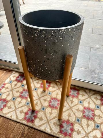 Bloempot met Standaard - 71,5cm Hoog beschikbaar voor biedingen
