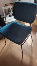 Blauwe velours stoel met zwart onderstel zit prima, Huis en Inrichting, Stoelen, Ophalen, Blauw, Eén