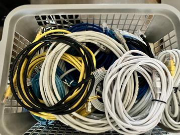Patch en telefoon kabeltjes beschikbaar voor biedingen