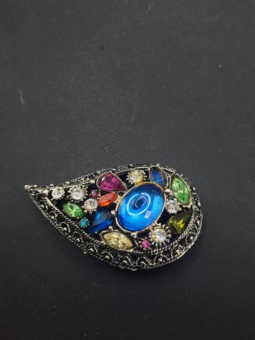 Vintage broche met kleurrijke strass beschikbaar voor biedingen