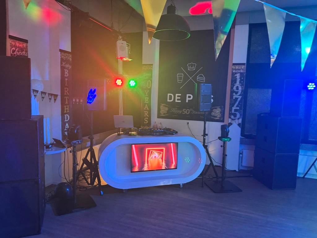 DJ Booth / Drive INN te huur, Ophalen, Zo goed als nieuw