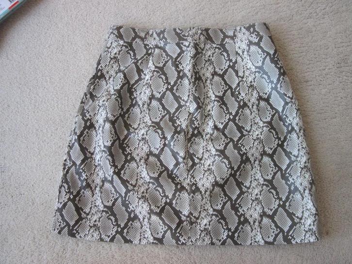 Rok imitatieleer taupe slangenleer dessin Divided H&M, Kleding | Dames, Rokken, Zo goed als nieuw, Maat 36 (S), Overige kleuren