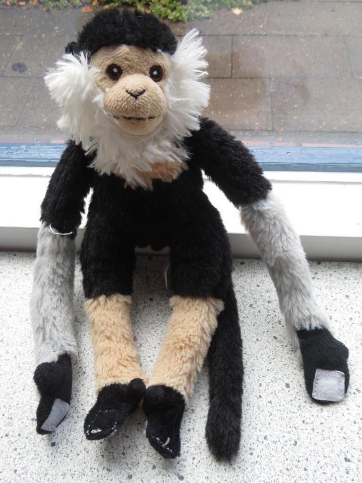 Zwart grijs beige aap merk PIA International Soft Toys, Kinderen en Baby's, Speelgoed | Knuffels en Pluche, Zo goed als nieuw