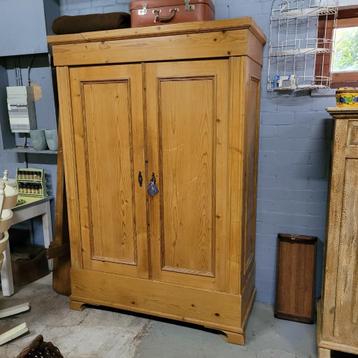 Brocante vintage oude grenen kast kledingkast servieskast beschikbaar voor biedingen