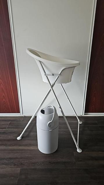 Shnuggle babybadje met badstandaard + WE-TOO Luieremmer beschikbaar voor biedingen