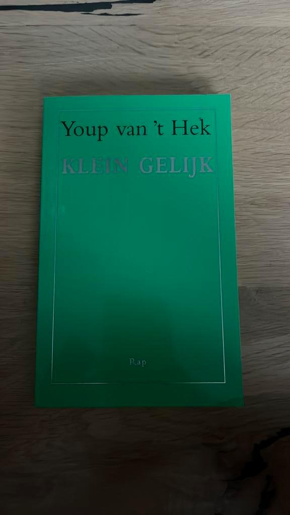 Youp van 't Hek - Klein gelijk, Boeken, Literatuur, Zo goed als nieuw, Ophalen of Verzenden