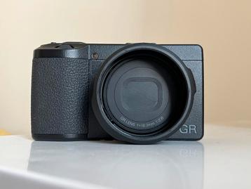 Ricoh GR III + GA-1 Lens Adapter beschikbaar voor biedingen