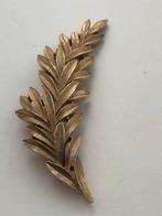 Vintage Trifari broche goudkleurig tak met bladeren, Overige materialen, 4 tot 7 cm, Gebruikt, Verzenden