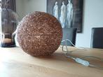 Te koop: Youniq Espoo tafellamp - Bol 30 cm - Bruin, Kunststof, Modern / Trendy / Tijdloos, Ophalen of Verzenden, Zo goed als nieuw