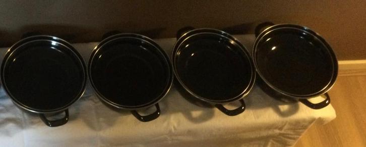 4 Braadpannen of juspannen of mosselpannen of kookpannen  ., Huis en Inrichting, Keuken | Potten en Pannen, Nieuw, Pannenset, Overige materialen