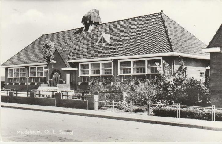 MIDDELSTUM O.L. School, Verzamelen, Ansichtkaarten | Nederland, Ongelopen, Groningen, 1960 tot 1980, Verzenden