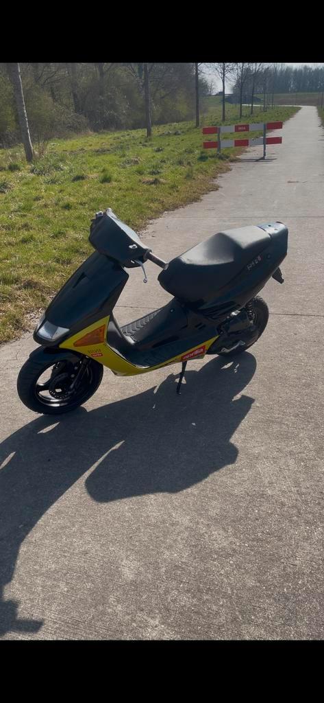 Aprillia sr viper urban kid teruil, Fietsen en Brommers, Scooters | Aprilia, Gebruikt, SR 50, Ophalen