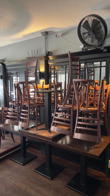 Horeca tafel met stoelen  beschikbaar voor biedingen