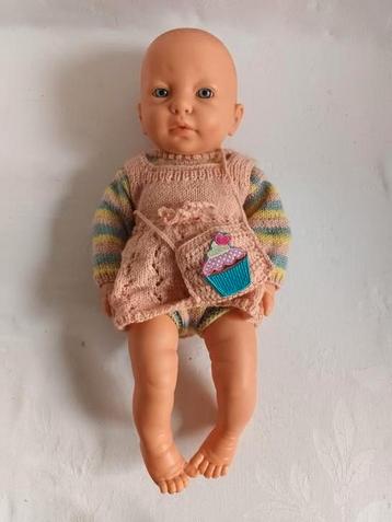 FALCA pop meisje baby babypop met kleertjes  beschikbaar voor biedingen