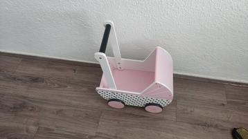 Houten poppenwagen beschikbaar voor biedingen