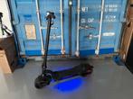 Leuke elektrische step met blacklight, Fietsen en Brommers, Steps, Elektrische step (E-scooter), Ophalen of Verzenden, Zo goed als nieuw