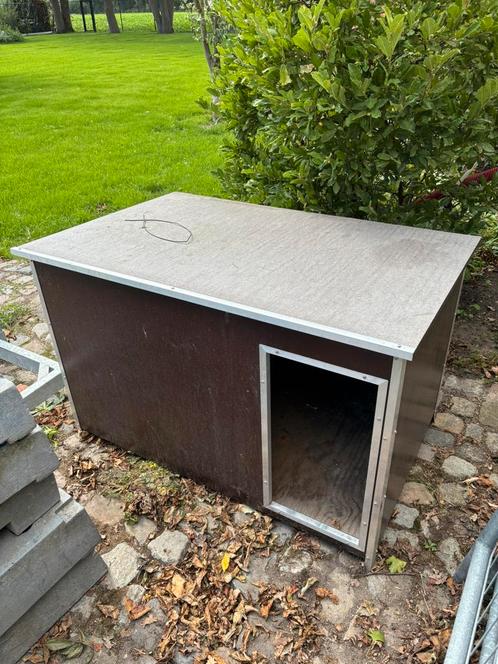 Hondenhok met geïsoleerde vloer, Dieren en Toebehoren, Hondenhokken, Zo goed als nieuw, 110 cm of meer, Ophalen