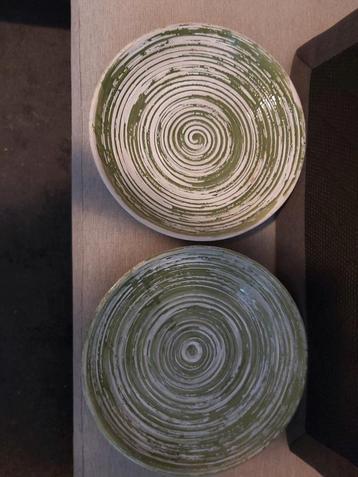 2 Grote Keramiek Schalen - Groen/Wit Spiraal beschikbaar voor biedingen