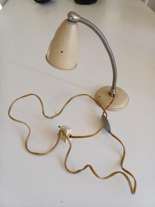 Oude tafellamp slaapkamer lampje jaren 1950, Huis en Inrichting, Lampen | Tafellampen, Gebruikt, Minder dan 50 cm, Metaal, Ophalen of Verzenden