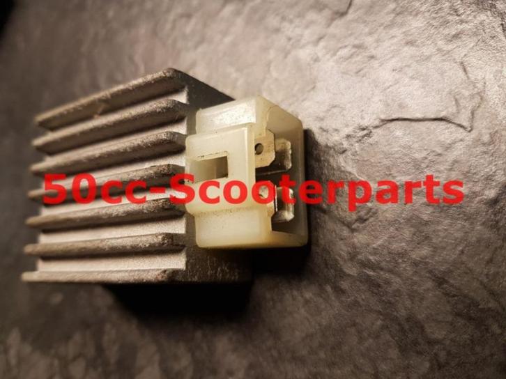 Spanningsregelaar Sym Jet Basix 31600-A39-000 Gebruikt, Motoren, Tuning en Styling, Ophalen of Verzenden