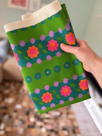 Stof groen roze lila bloemen jaren 70 stof vintage beschikbaar voor biedingen