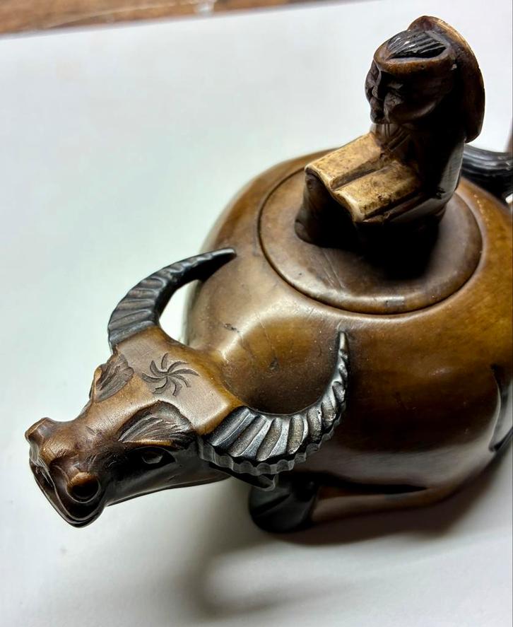 Antieke theepot in de vorm van een waterbuffel, Antiek en Kunst, Kunst | Niet-Westerse kunst, Ophalen of Verzenden