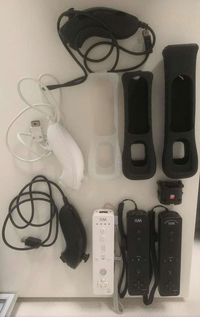 Witte Wii met 90+ games, 3 controllers & nunchucks, Spelcomputers en Games, Spelcomputers | Nintendo Wii, Gebruikt, Met 2 controllers