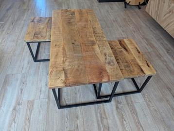 Mooie mango houten salontafel (industrieel) beschikbaar voor biedingen