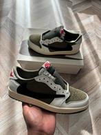 Air Jordan 1 Low Travis Scott Medium Olive 43, Kleding | Heren, Schoenen, Ophalen of Verzenden, Zo goed als nieuw, Overige kleuren