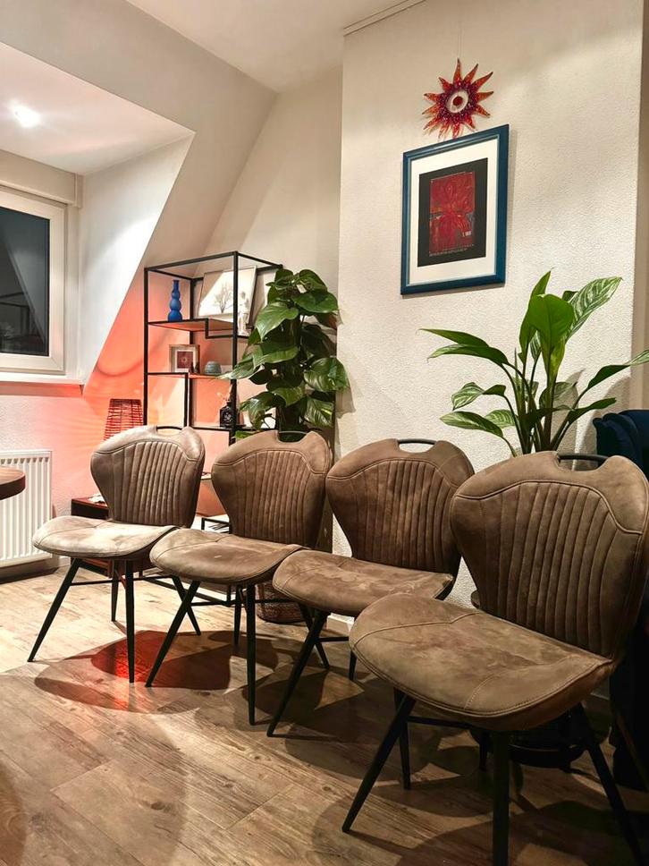 Set van 4 moderne eetkamerstoelen taupe met groenige tint, Huis en Inrichting, Stoelen, Zo goed als nieuw, Vijf, Zes of meer stoelen