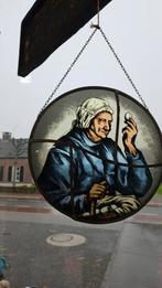 Glas in lood raam: Vrouw met eieren, Antiek en Kunst, Antiek | Glas en Kristal, Ophalen of Verzenden