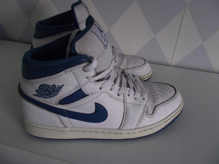 wit leer blauw Nike Air Jordan 1 Mid Sneakers sportschoen 44, Kleding | Heren, Schoenen, Zo goed als nieuw, Sportschoenen, Wit