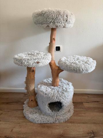 Krabpaal Disigned by Lotte Ziza beschikbaar voor biedingen