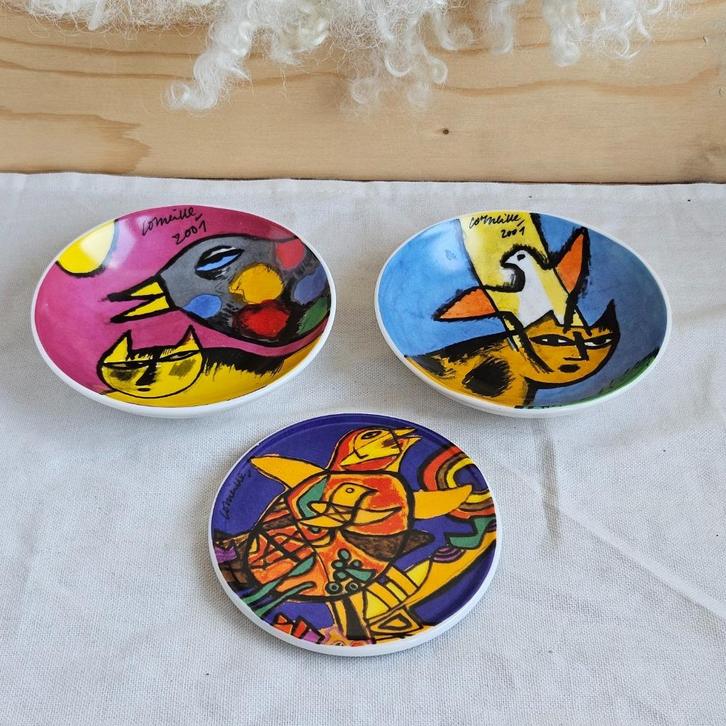 Corneille set van 2 schaaltjes en 1 onderzetter, Huis en Inrichting, Keuken | Servies, Zo goed als nieuw, Schaal of Schalen, Overige stijlen