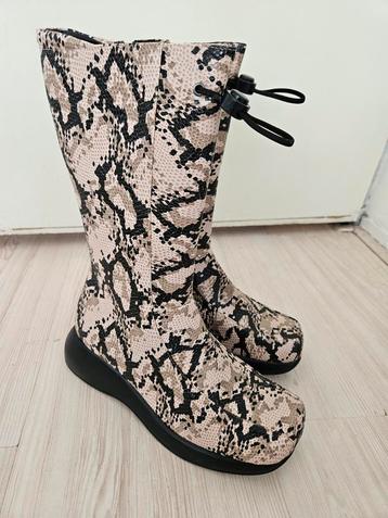 Laarzen / regenlaarzen dames maat 39 Nieuw met doos Yara beschikbaar voor biedingen