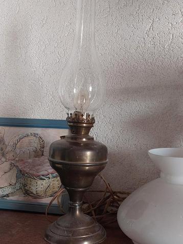 Antieke olie lamp ook electrisch te gebruiken