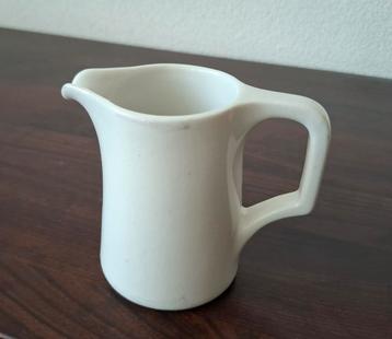 Porseleinen Melkkannetje beschikbaar voor biedingen