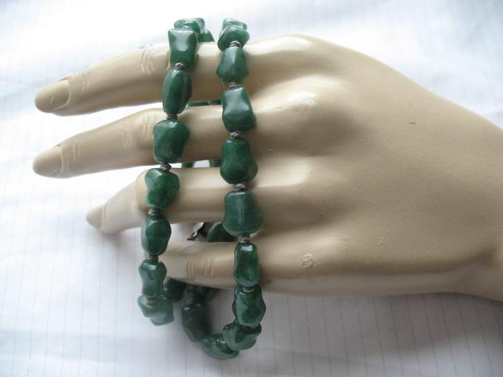 Ketting ✨Geknoopt ✨Nefriet Jade Stenen✨ Zilveren Slotje✨Vint, Sieraden, Tassen en Uiterlijk, Antieke sieraden, Ketting, Overige materialen