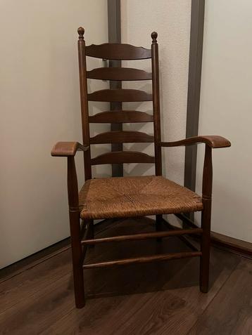Retro Stoel Hout in zeer nette staat beschikbaar voor biedingen
