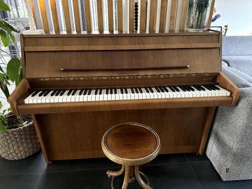 Piano van het merk Schimmel (stemming maart 2024) beschikbaar voor biedingen