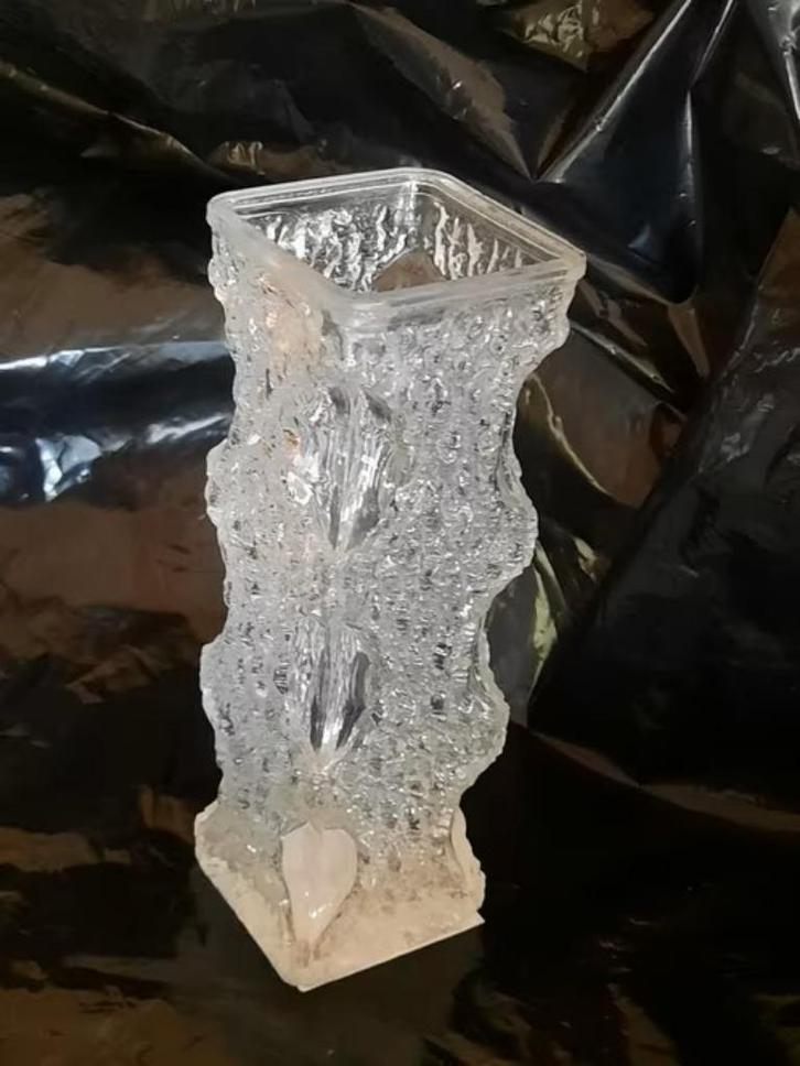 Oberglas vaasje / ijsglas-vaasje . vintage design, Huis en Inrichting, Woonaccessoires | Vazen, Gebruikt, Overige kleuren, Minder dan 50 cm