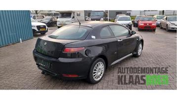 Achterlicht rechts van een Alfa Romeo GT beschikbaar voor biedingen