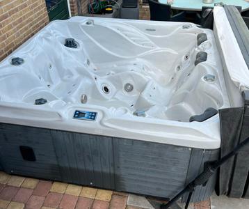 Jacuzzi Spa Balboa, 6 persoons -  juni 2025 onderhoud gehad beschikbaar voor biedingen