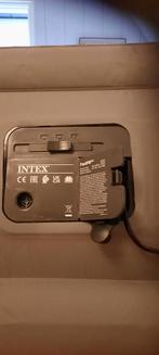 opblaasbaar luchtbed van Intex, Ophalen, Ingebouwde pomp, Zo goed als nieuw, 2-persoons