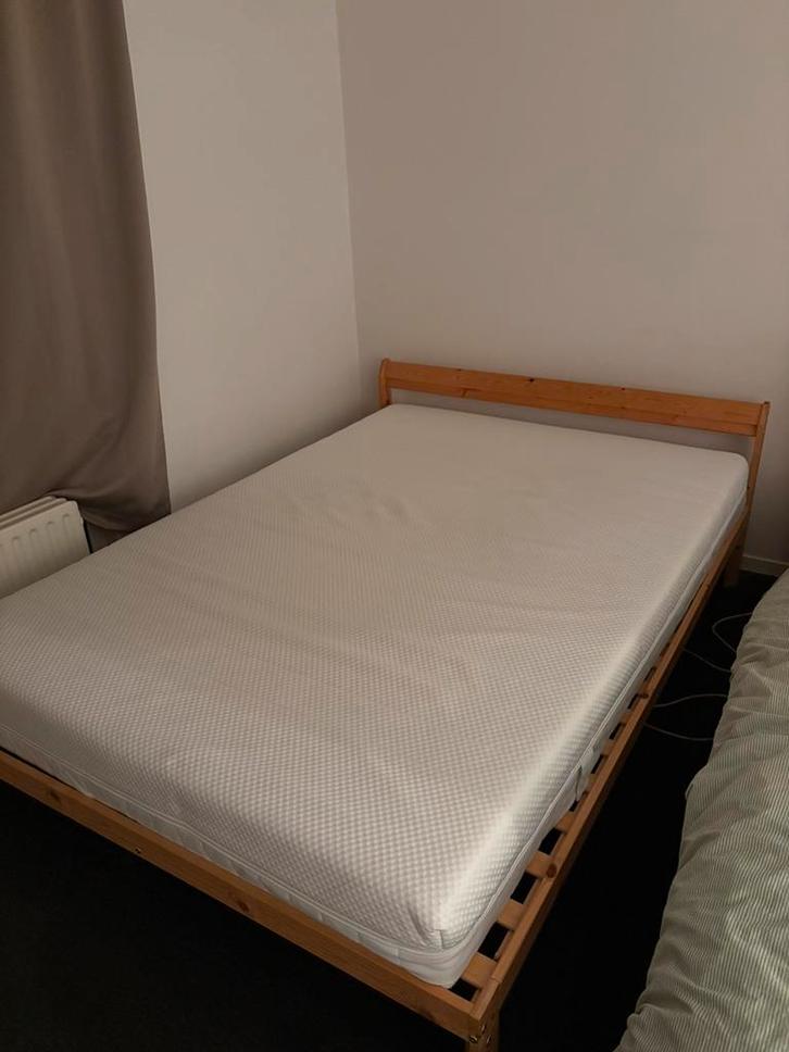 Bedframe Neiden Ikea + matras 140x200, Huis en Inrichting, Slaapkamer | Bedden, Zo goed als nieuw, Tweepersoons, 140 cm, 200 cm
