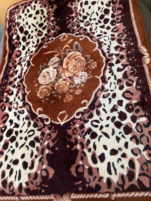 Pluche deken met prachtige print, Huis en Inrichting, Woonaccessoires | Plaids en Woondekens, Zo goed als nieuw, Ophalen of Verzenden